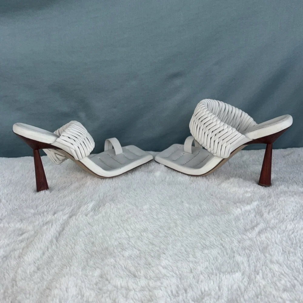 EUC GIA/RHW Sandal Open Toe Slide Mule White EU 36 Retails $370 Leather Braided